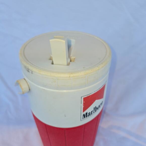 Marlboro Coleman Cooler Water Jug 1/2 Gallon Vintage Swivel Spout Handles Red - Picture 13 of 15